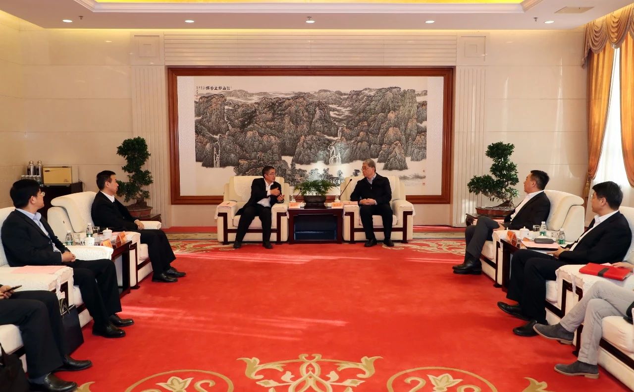 雷凡培會見中國船級社黨委副書記、總裁莫鑒輝一行